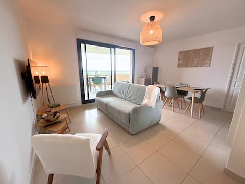Top Airbnb: 2BR terrace & view • Quiet • AC • Parking • Aix in Aix En Provence