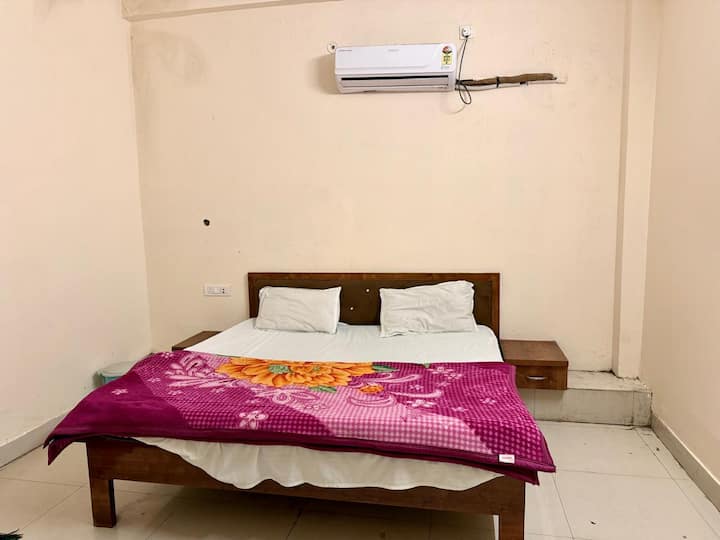 Hotel The Baithak | Deluxe Ac Room - Etawah