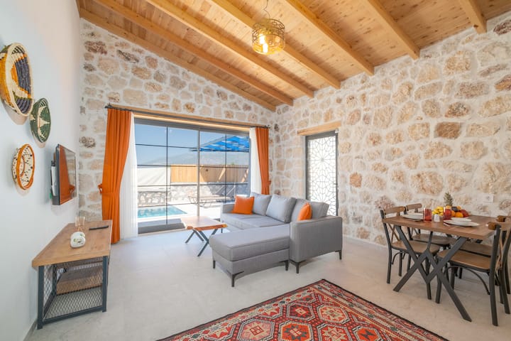 ÖZel Havuzlu Jakuzili 2 Kişilik Kiralik ÖZel Villa - Kalkan