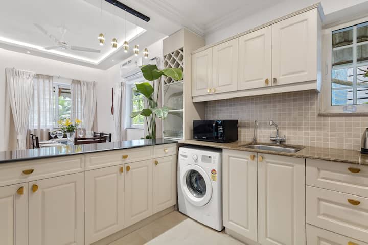 Full kitchen image 2