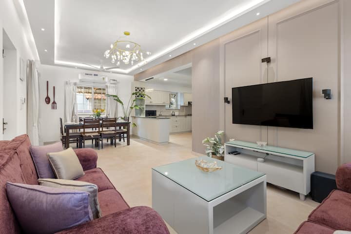 Living room image 1