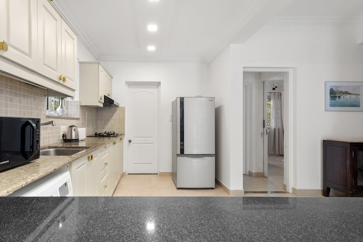 Full kitchen image 1