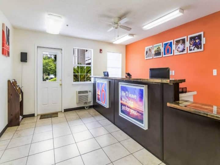 Motel 6 Gulf Shores, Al_1 King Bed | Nsm - Gulf Shores, AL