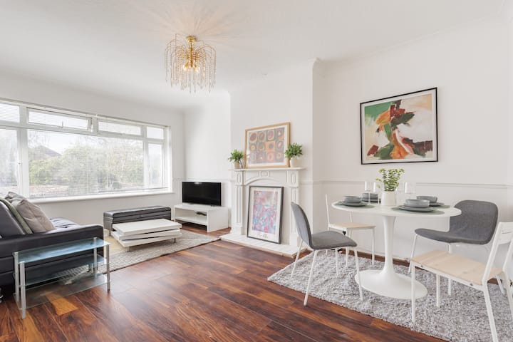 2br Home | Parking + Wi-fi | Ideal For Contractors - Enfield