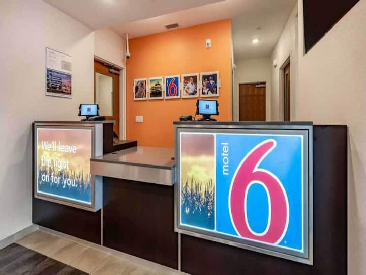 Motel 6 Mankato, Mn_1 King Bed | Mob Acc - Mankato, MN