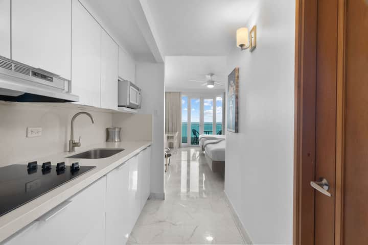 Panoramic Studio ° Lagoon View & Full Bathtub - San Juan