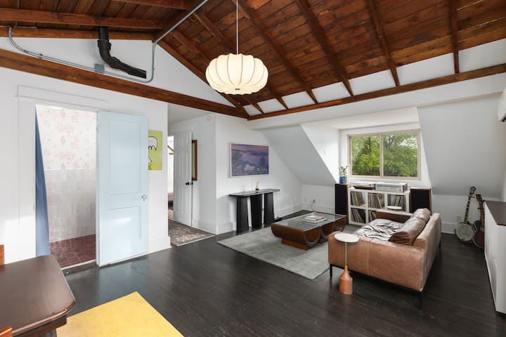 Sunlit Loft With Hot Tub - Nashville, TN