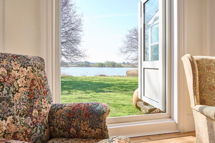 Host & Stay | Lavengro - Beccles