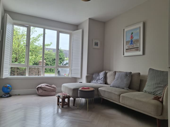 Spacious 3-bed Home & Fragrant Garden, Maynooth - 梅努斯