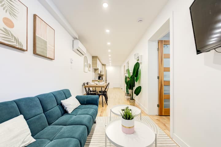 New Stylish 2br In Prime Montreal Location - Montreal