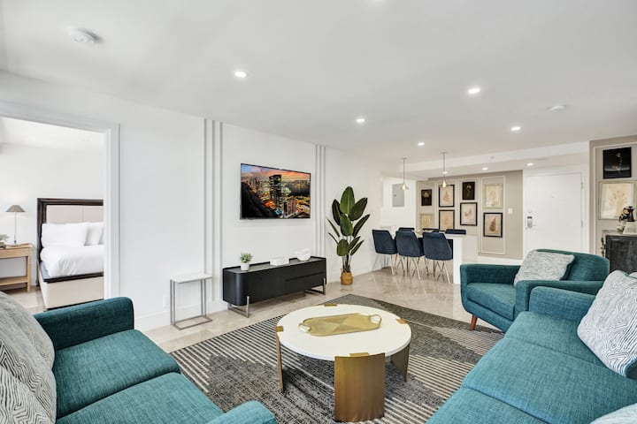 Modern Condo Steps To Beach & Resort 1411 - Miami Beach, FL