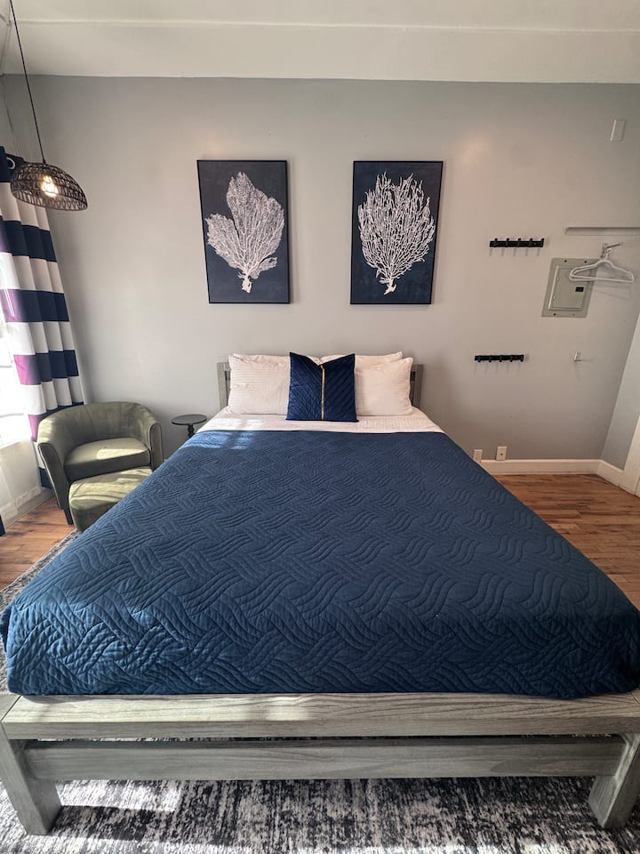Uptown Beach Studio Suite - Long Beach, CA