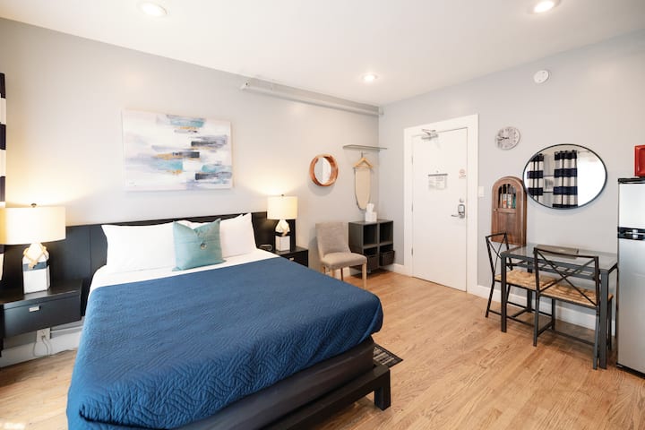 Uptown Beach Studio Suite - Long Beach, CA