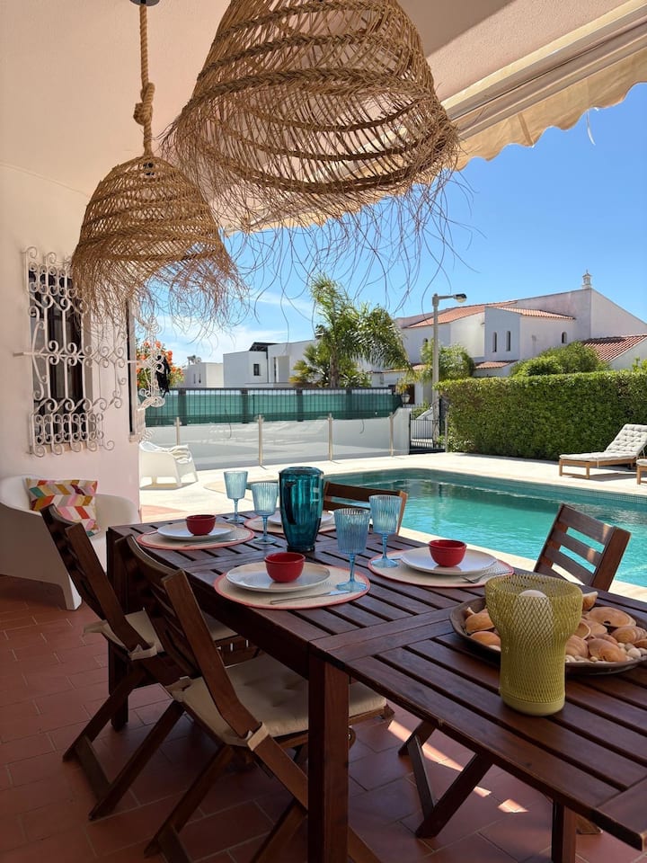 Vila Maria A Place Of Family And Friends. - Albufeira