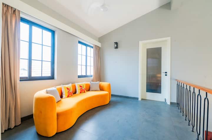 Living room image 2