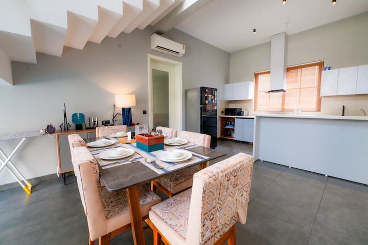 Dining area image 4