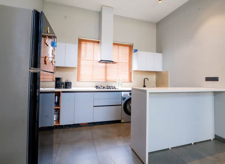 Full kitchen image 2
