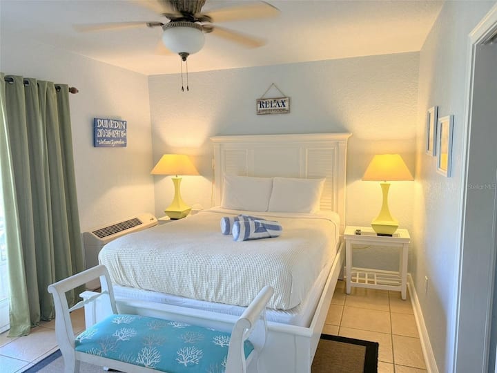 Condo W/ Pool, Hot Tub & Restaurant | Beach Nearby - Dunedin, FL