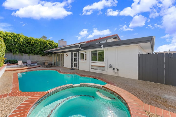 Lux Pool Home In Huntington Harbor | Walk 2 Beach - Huntington Beach, CA