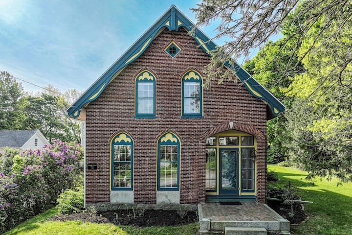 5br Elegant Victorian Gothic Revival Home - Belfast, ME