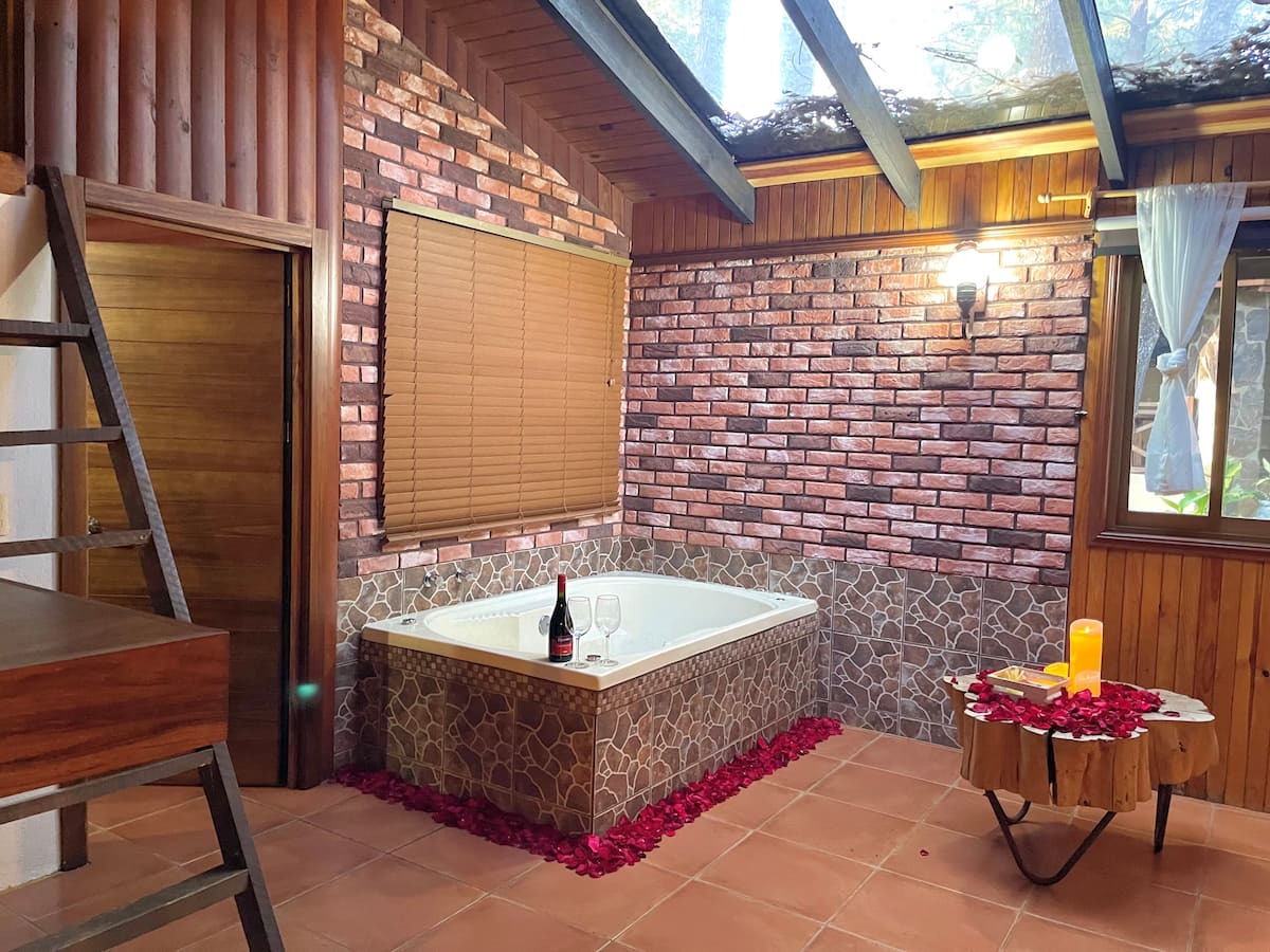 Cabaña 14 · Jacuzzi Privado + Fogata en el Bosque 4