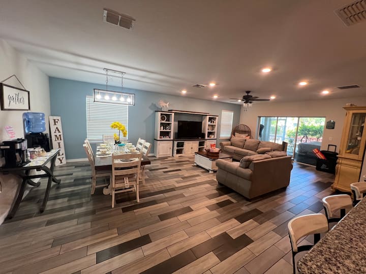Beautiful Home In Quiet Neighborhood - Port Charlotte, FL