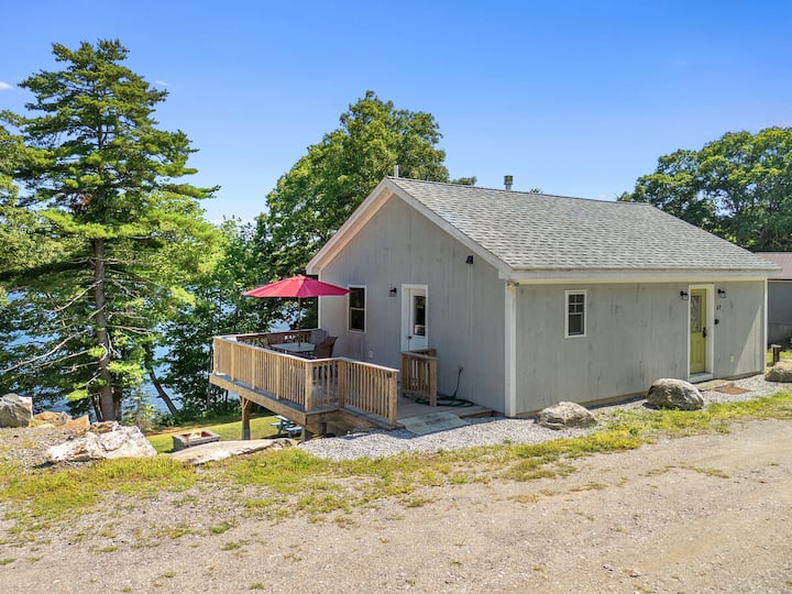 Hunt Acres Grey Cottage-2br Cozy Lakefront Cottage - Damariscotta, ME