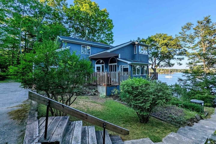 3br Serene Home W/ A Dock, Deck & Amazing Views - Bath, ME