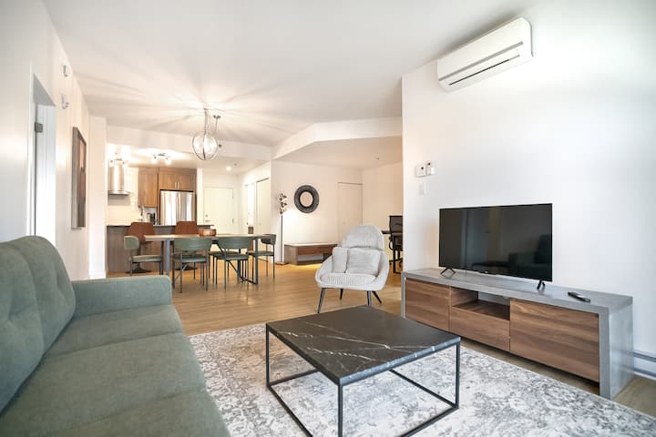 Newly Listed Upscale 2br/2ba Luxury Condo - Pointe-Claire