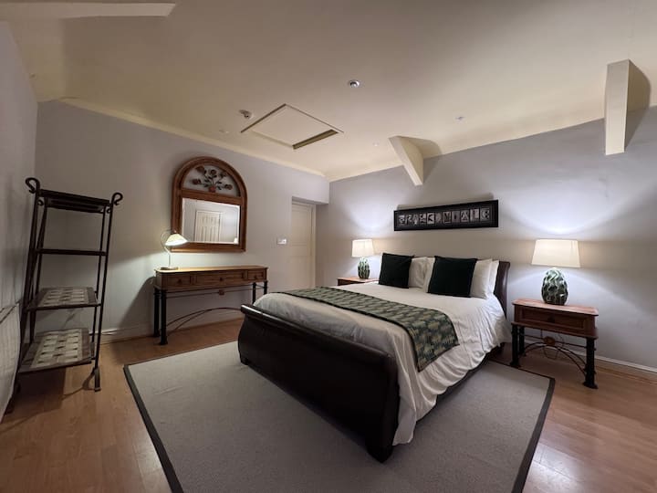 The Gardener's Loft At Falcondale - Lampeter