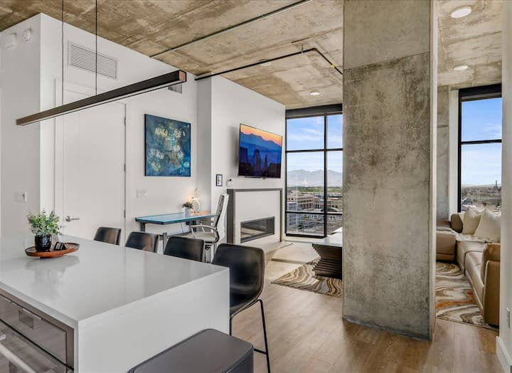 Sky-high Views Lux-2bd/2ba-rooftop Pool-htub-gym - Salt Lake City, UT