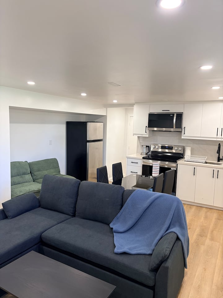 1 Bedroom Cozy Home For 4 People - Ontario