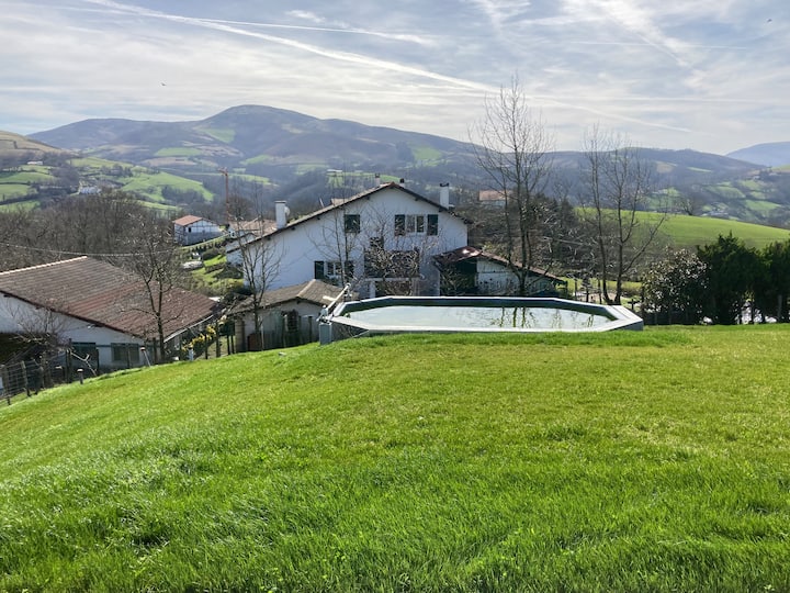Grande Maison De Style Basque Avec Piscine - Baztan