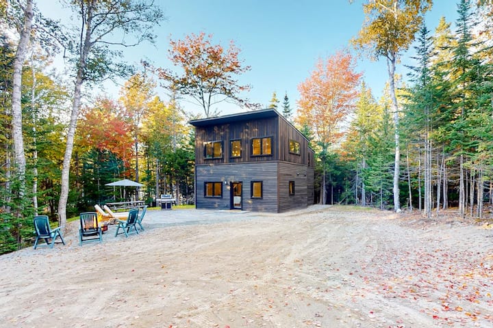 Contemporary 2br With Patio - Walk To Beach - Lamoine State Park, Lamoine