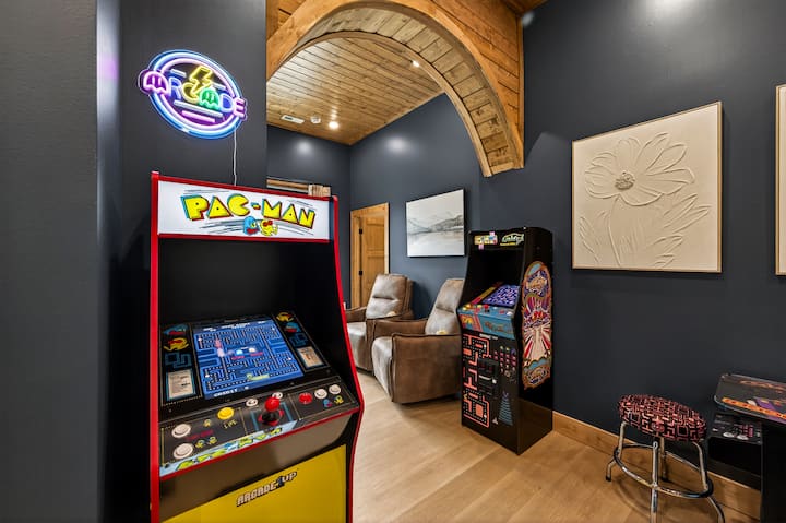 Sauna · Rooftop Deck · Hot Tub · Game Room - Sevierville, TN