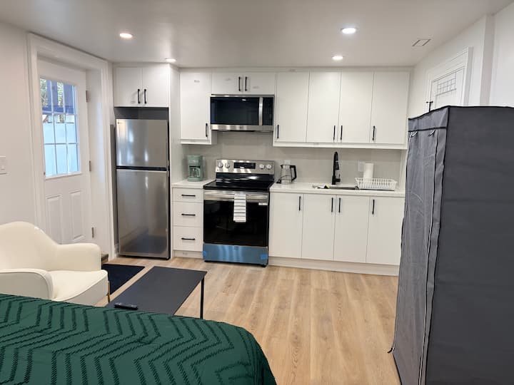 Cozy Bachelor Suite For 2 People - Vaughan