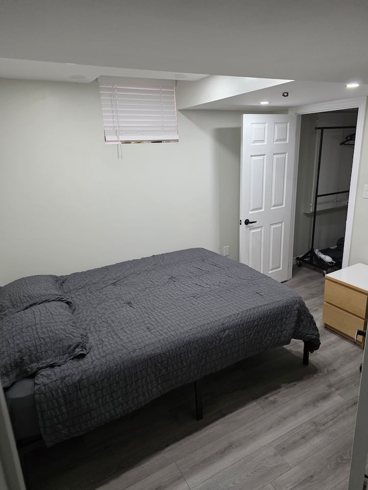 Bright Modern Guest Suite | Private Entrance - Brampton