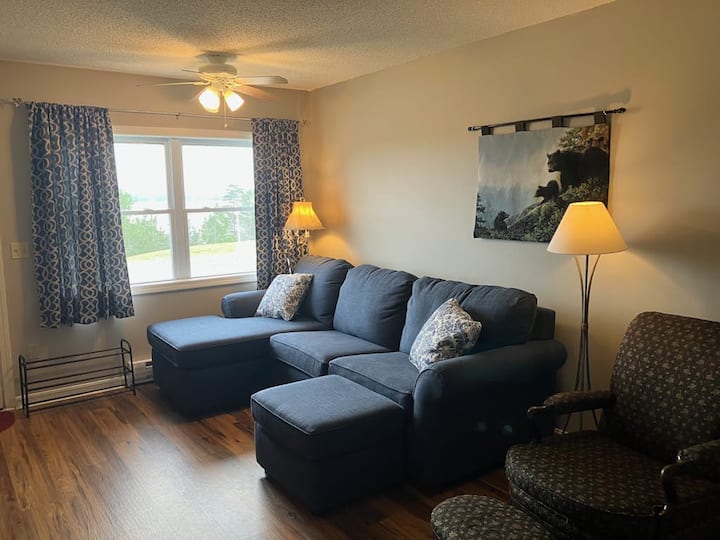 Charming 1br Lakeview 1st-floor | Kitchenette - Mount Kineo State Park, Greenville