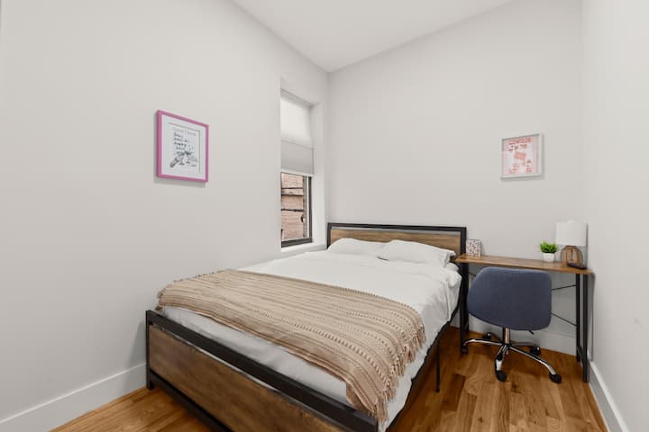 Large Cozy Rm w/Laundry, Terrace, Wi-Fi Near Train