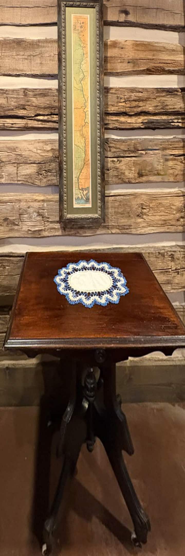 Annie's Place- Historic Nauvoo Log Cabin Retreat - Nauvoo, IL