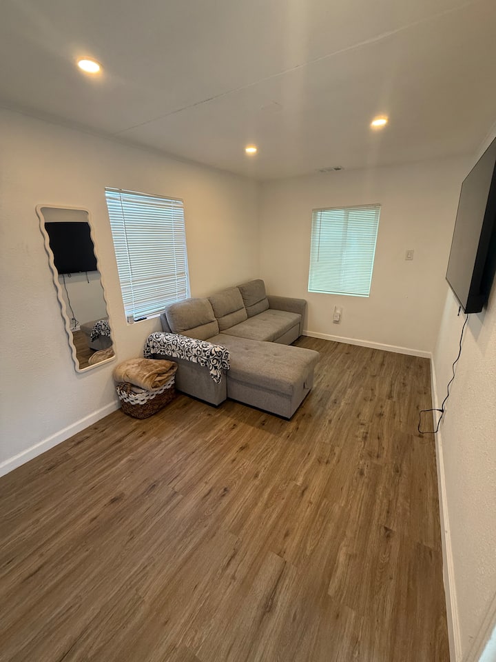 Cozy Corner Guesthouse - Bakersfield, CA