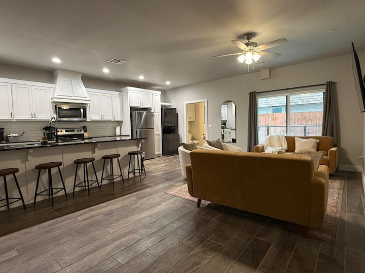 Modern 3br Near Uco |2 Kings+3.5 Baths + Balcony - Edmond, OK