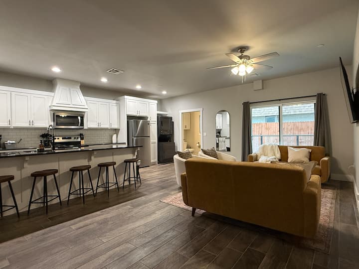 Modern 3br Near Uco |2 Kings+3.5 Baths + Balcony - Edmond, OK