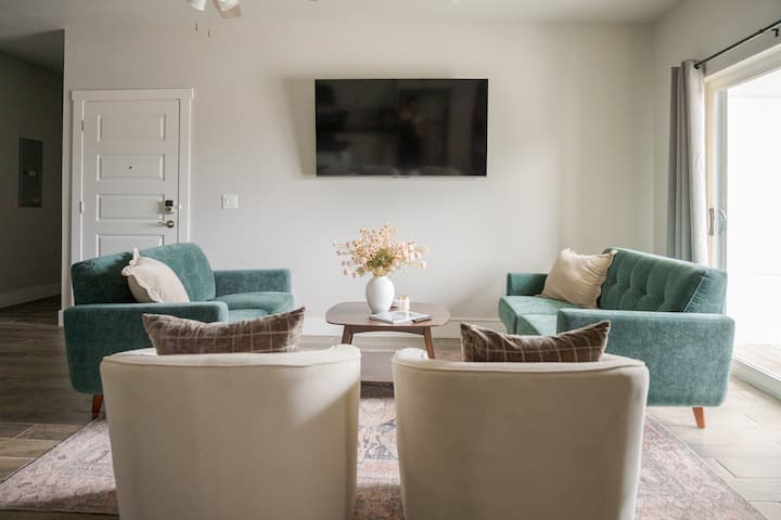 E East: 9br By Uco | 6 King+ Private Bath Every Br - Edmond, OK