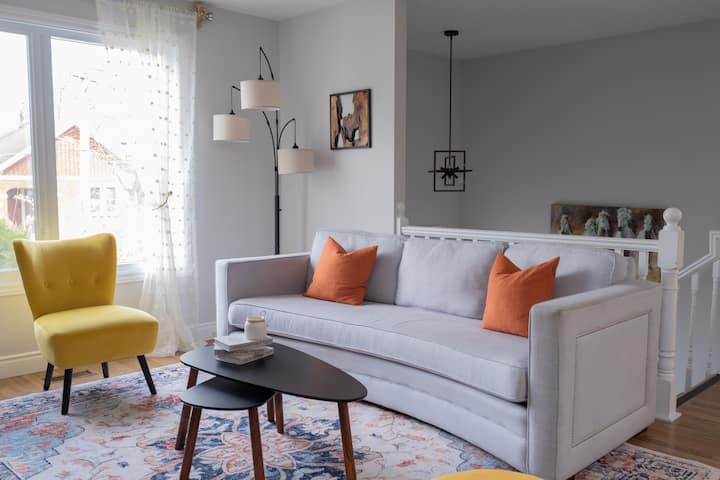 Sunlit Cozy Retreat • Wine Country, Trails & Shops - Niagara-on-the-Lake