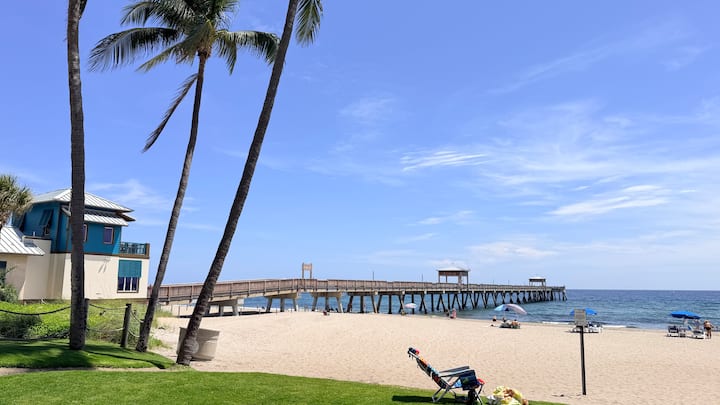 Beachside Condo: Pool, Walk To Pier & Dining - Deerfield Beach, FL