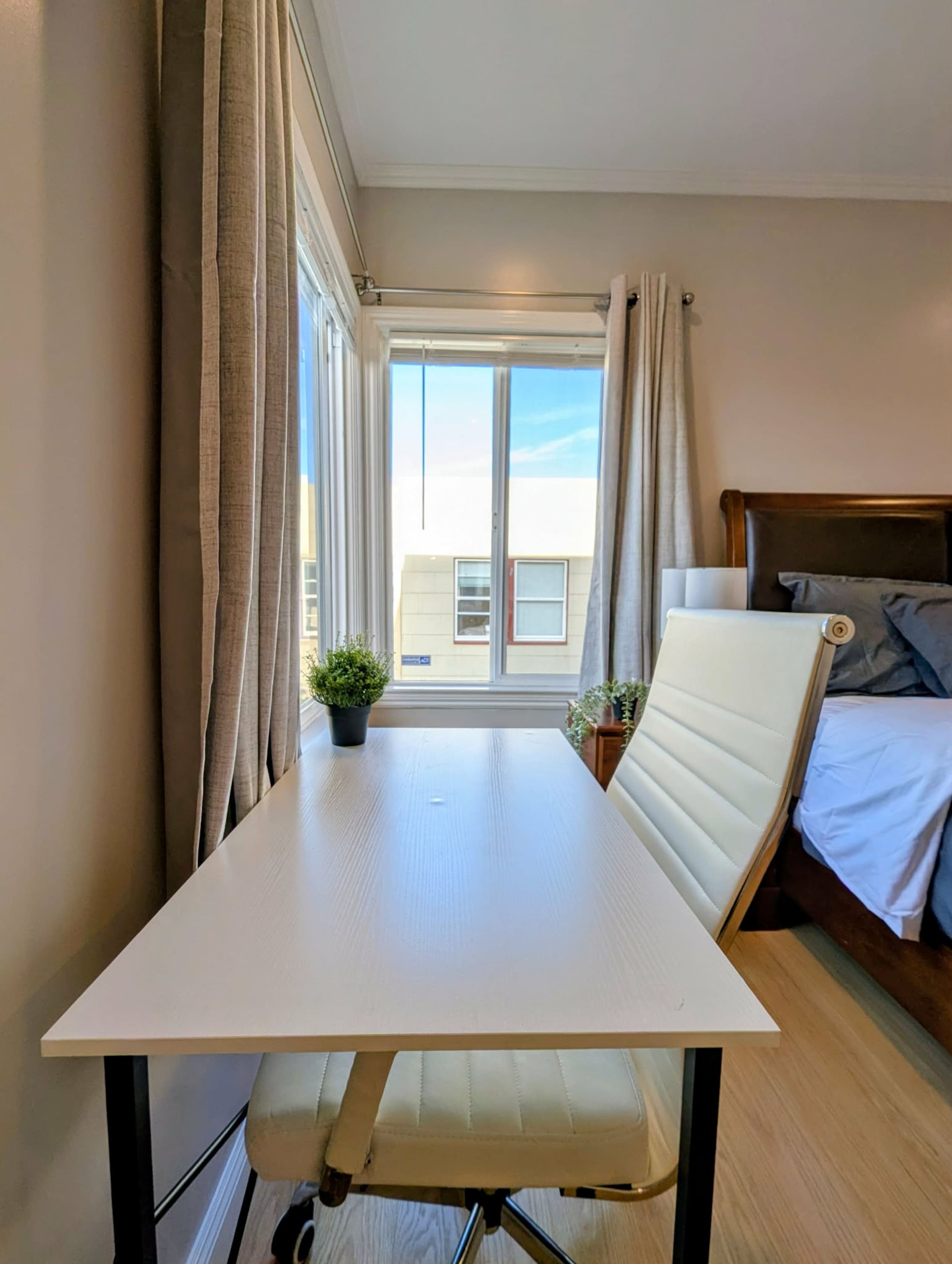 Guesthouse in San Francisco · ★4.83 · 3 bedrooms · 4 beds · 3 baths - Image 11