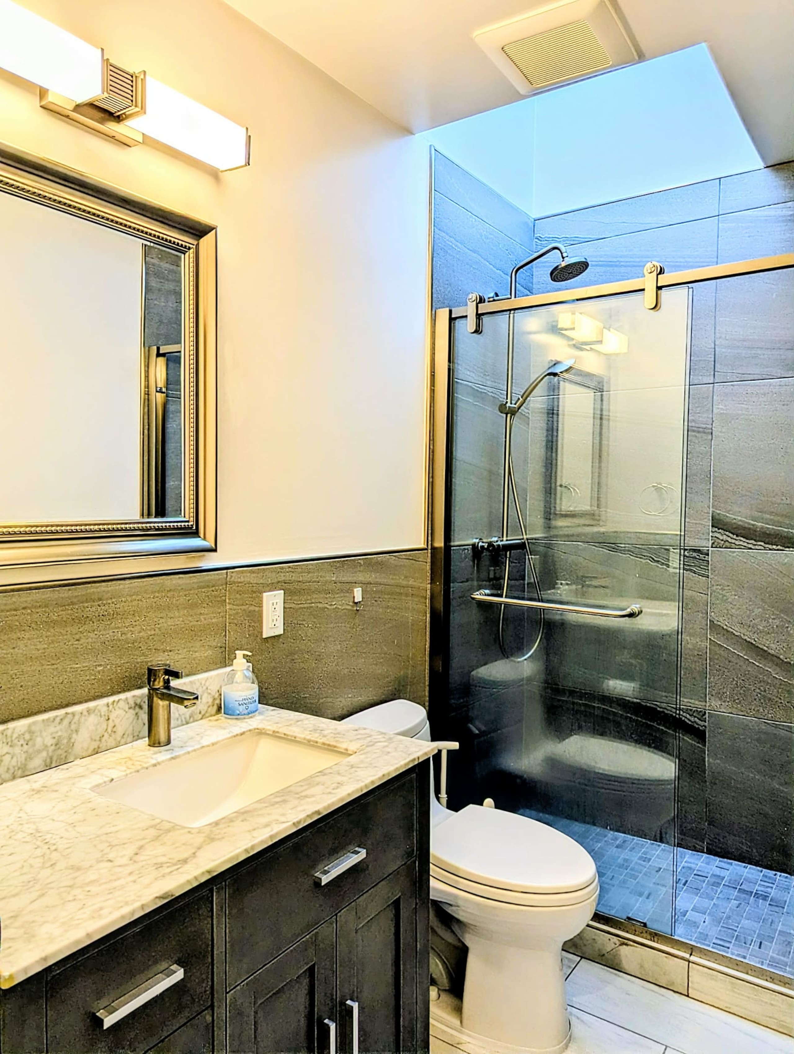 Guesthouse in San Francisco · ★4.83 · 3 bedrooms · 4 beds · 3 baths - Image 24