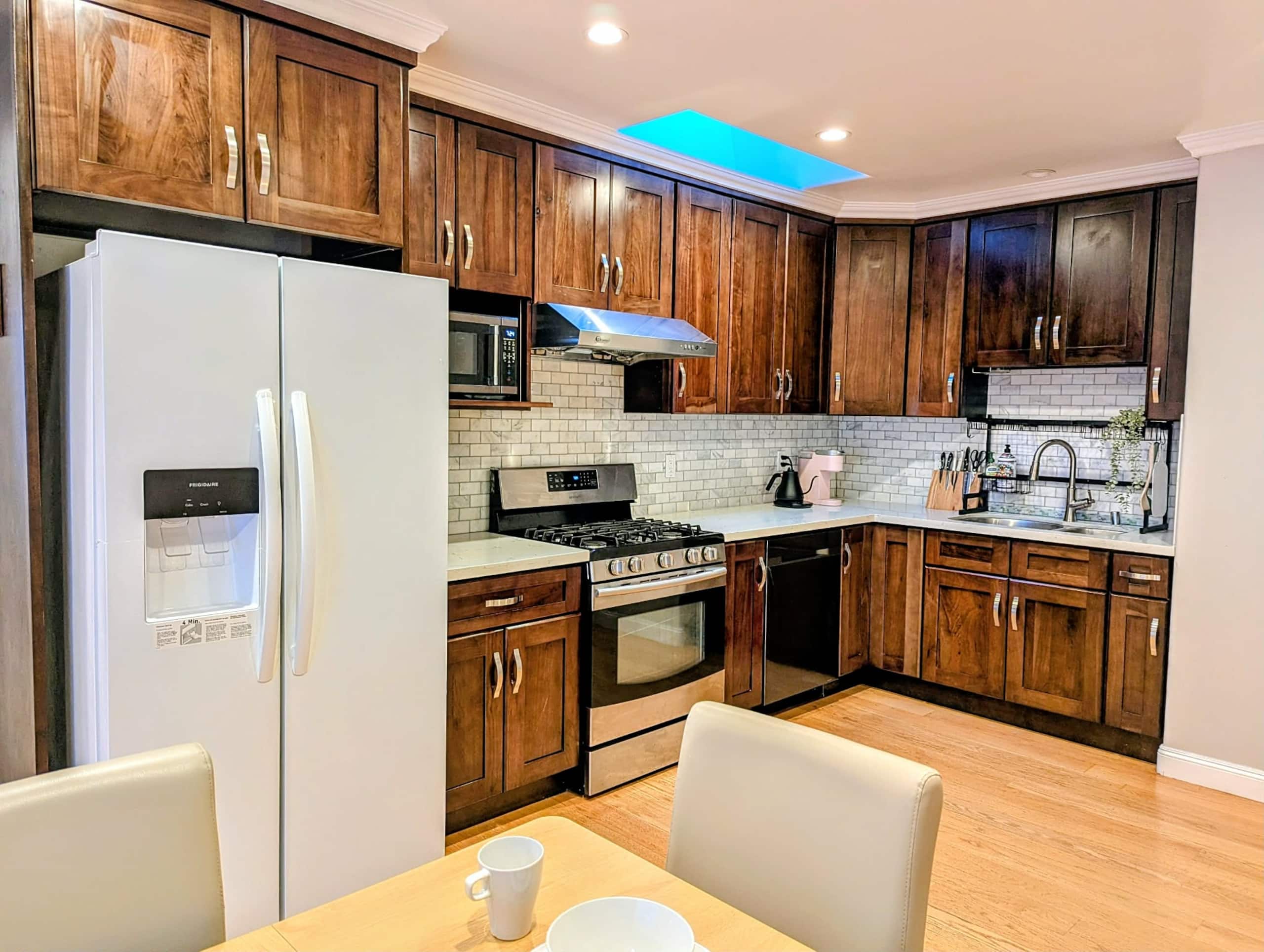 Guesthouse in San Francisco · ★4.83 · 3 bedrooms · 4 beds · 3 baths - Image 3