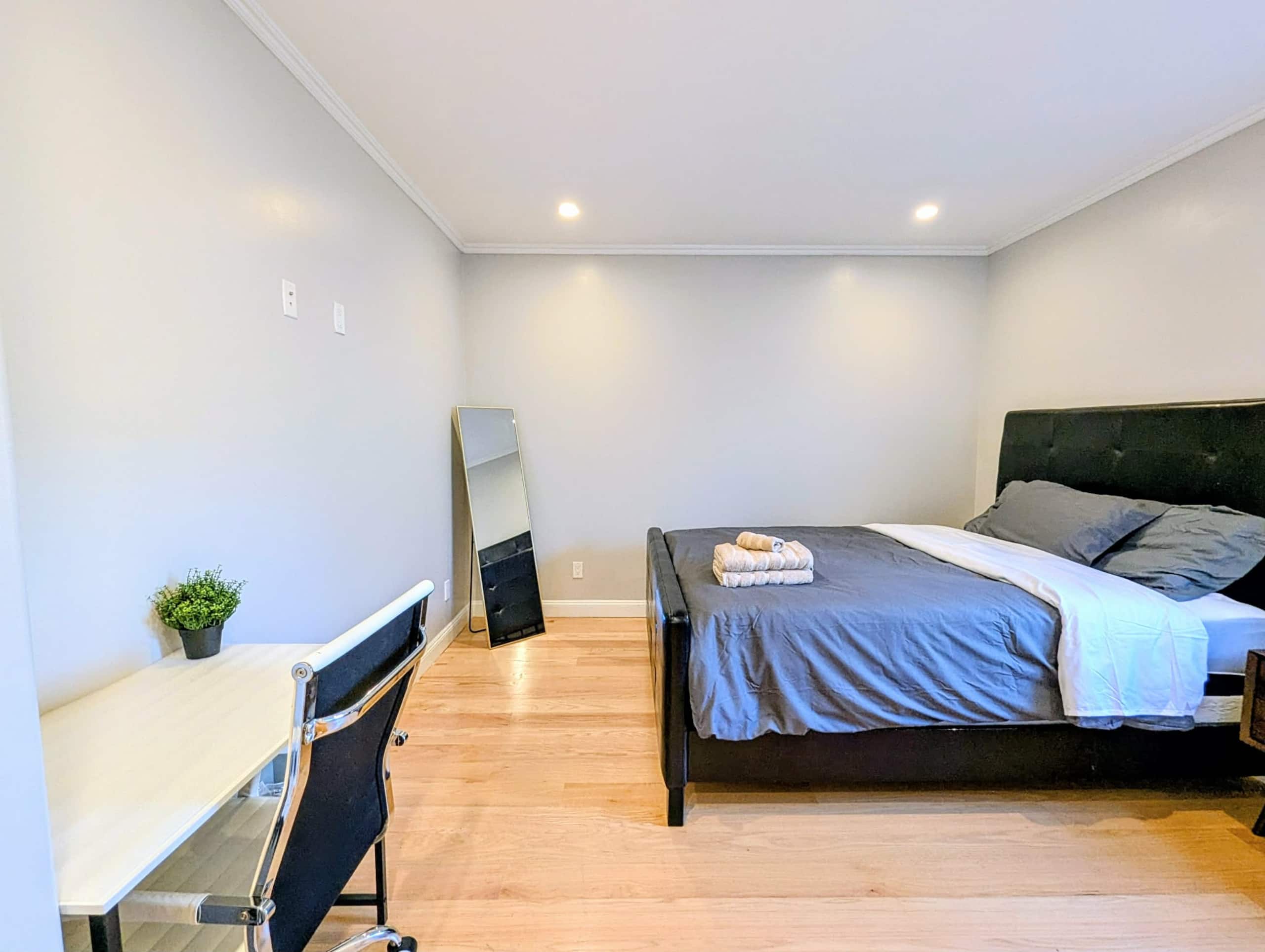 Guesthouse in San Francisco · ★4.83 · 3 bedrooms · 4 beds · 3 baths - Image 17